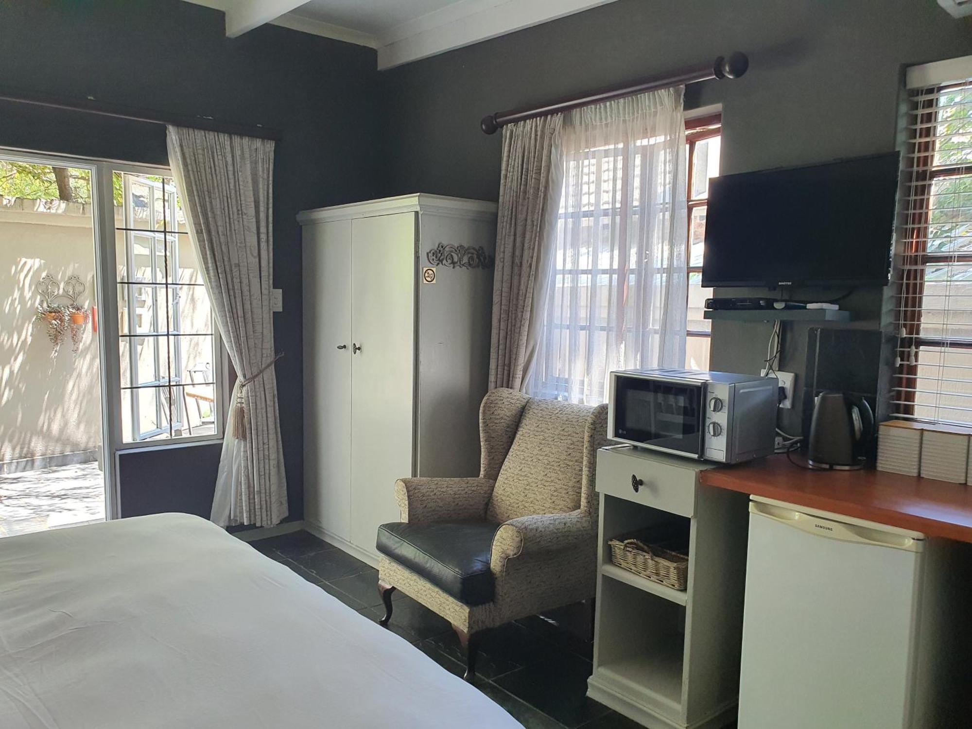 Waterhouse Guest Lodge In Muckleneuk Pretoria Room photo