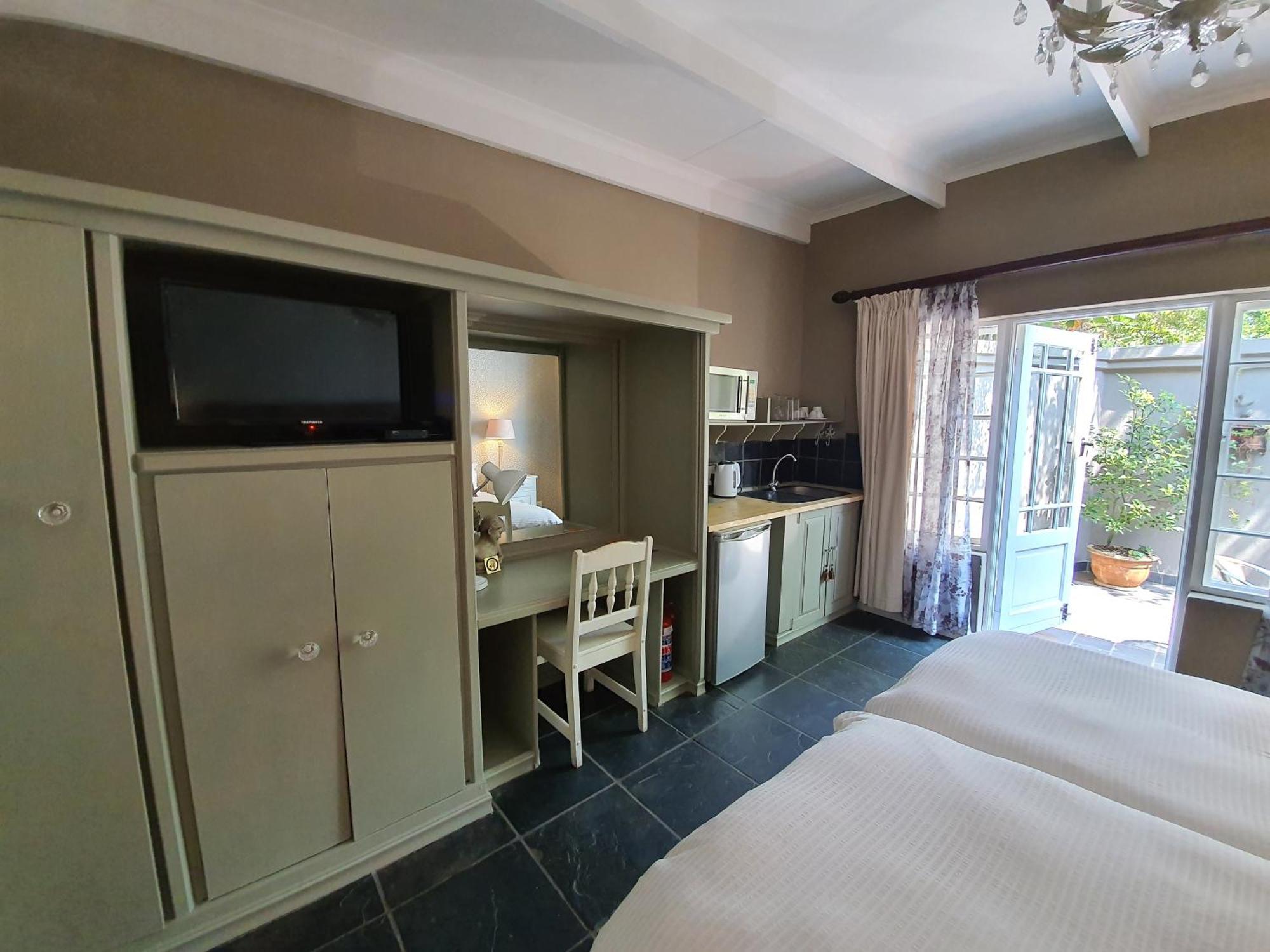 Waterhouse Guest Lodge In Muckleneuk Pretoria Room photo